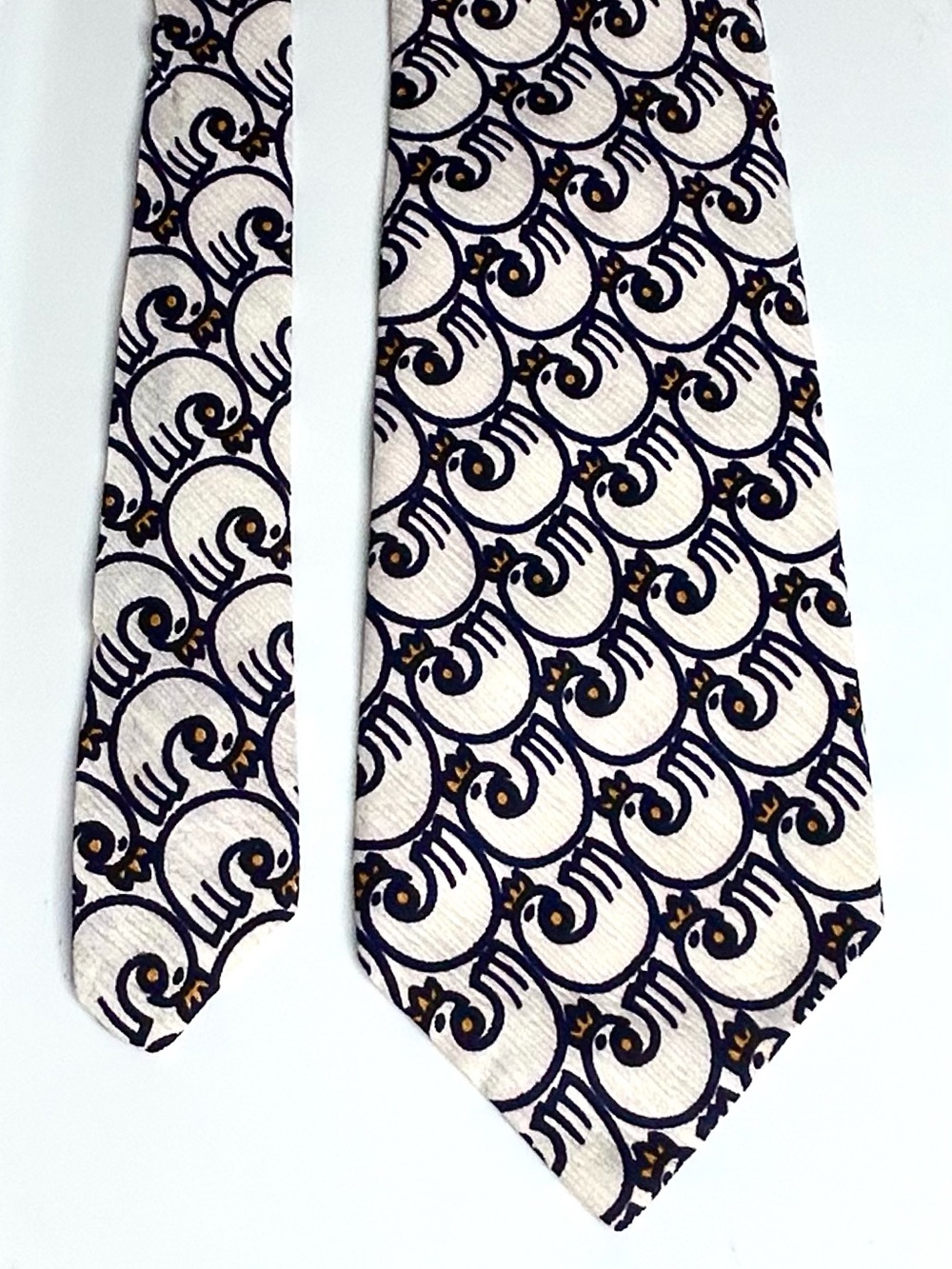 Rare Vintage 70s Designer Tie Purple & White Rooster King Pop Op Art Cravat